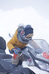 组图：《爸爸》爸爸们全副武装 冰天雪地劈木头