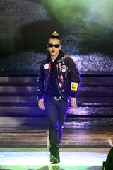 高清组图：少女时代李秉宪等韩国文化艺术盛典捧奖