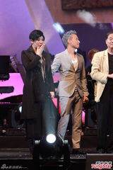 组图：曾志伟薛家燕扮肥姐 郑欣宜隔空寄思念