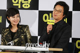 组图：金慧秀韩石圭出席《二楼的恶棍》媒体首映