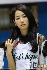 组图：WonderGirls誉恩等亮相篮球慈善赛