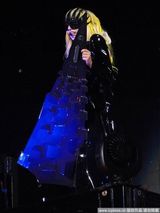 高清组图：Gaga开唱再进化 三点喷火尺度惊人