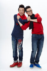 组图：黄渤马上快乐拜年写真逗趣搞笑