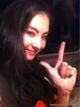 组图：张柏芝微博自拍照 卖萌可爱宛如90后