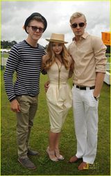 高清组图：《海扁王》小萝莉清爽造型和两兄弟亮相