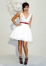 幻灯图集：杰西卡-阿尔芭白裙秀女人味 和伊万同台