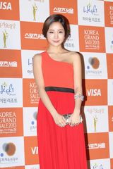 高清组图：f(x)SHINee等闪耀首尔歌谣大奖红毯