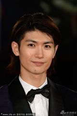 组图：《船长哈洛克》首映 三浦春马帅气亮相