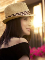 高清组图：孙菲菲运动写真 玩攀岩展示健康美