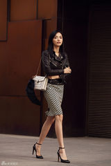 组图：姚晨时尚街拍四连发变身干练俏女郎