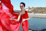 组图：徐洁儿写真红裙绽放 身姿妖娆喜迎事业开门红