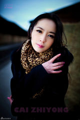 组图：武文佳写真诠释妩媚多姿女人味