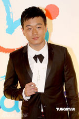 幻灯图集：王菲再现招牌烟熏妆 刘嘉玲黄色唐装雷人