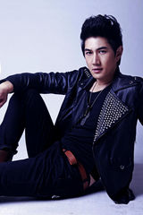 组图：何明翰摇滚青年时尚写真大片