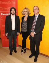 高清图：查理兹-塞隆西装亮相纽约时报访谈活动