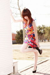 组图：黄馨可街拍组图曝光 多彩夏日清凉迷人