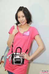 组图：李若彤李丽珍等扮学生妹拍TVB剧集广告