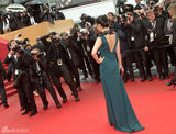 组图：李冰冰戛纳走红毯 深V长裙简约性感