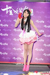 组图：WeatherGirls超短裙秀美腿 性感可爱