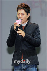 组图：东浩金秀妍等出席新剧《realschool》记者会