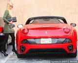 组图：帕里斯-希尔顿真空上阵紧身裙大秀美背