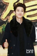 组图：灿烈土豪风现身《丛林法则》记者会