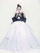 组图：蔡妍百变造型拍封面大片 尽显成熟韵味