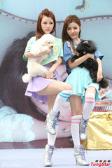 组图：BY2新专辑庆功钟爱肌肉男 露底拼人气