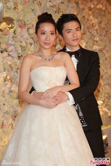 组图：汪圆圆婚礼甜蜜长吻 吴君如李嘉欣等到场