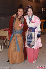 组图：马国明为宣传无惧绯闻 李诗韵秀一字马