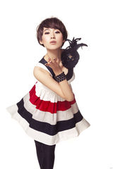 高清图：宁丹琳婚纱写真 尽显少女纯美娇柔 