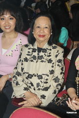 组图：张惠妹香港开唱性感奔放 邀林青霞点歌