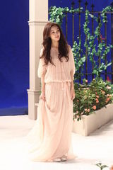 组图：范玮琪为公益歌曲拍摄MV 个唱邀吴佩慈站台