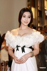 高清组图：范冰冰低胸白裙开幕酒会秀性感