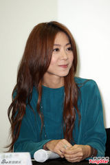 组图：陈绮贞活动快闪 众媒体扑空傻眼