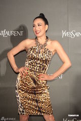 组图：钟丽缇台湾走秀 性感豹纹洋装搭配红唇