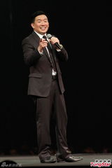 组图：周秀娜穿太空服被吊起 花心前男友遭炮轰