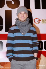 组图：侧田暂别香港乐坛泪洒现场 将移师北京发展