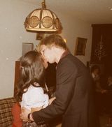 组图：翁美玲生前英国旧照曝光 与荷兰男友恩爱