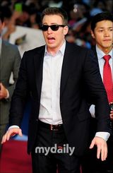 组图：李秉宪金秀贤等出席《雪国列车》首映