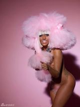 组图：GaGa全裸登封面 玉手遮三点一览无遗