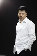 组图：孙淳气质写真曝光 熟男风采绽放完美笑容