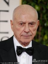 组图：最佳男配角候选人艾伦-阿金表情严肃