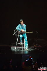 组图：周杰伦香港演唱会落幕 陈奕迅台上力挺