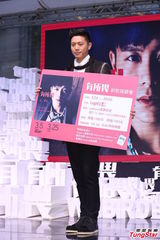 组图：韦礼安新专辑遇瓶颈 生日得内衣蛋糕醒脑