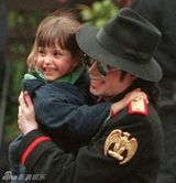 组图：MJ爱女帕丽斯初长成 朋克自拍照时尚青春