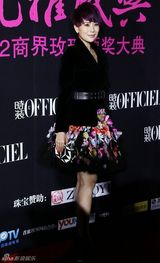 组图：海清蓬蓬裙秀美腿 俏丽减龄亮相时尚盛典