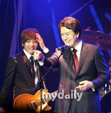 幻灯图集：韩国乐队CNBLUE出道Showcase 张根锡捧场