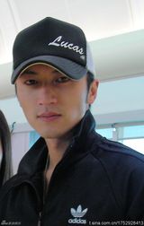 盘点图：谢霆锋一家四口“全家福” 一颦一笑爱意浓