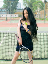 组图：芙蓉姐姐网球写真 再现经典“S型”身段